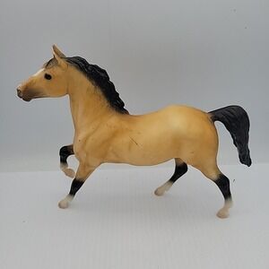 Classic Breyer Horse Palomino Black Mane Light Star Snip Breyer Molding Co USA